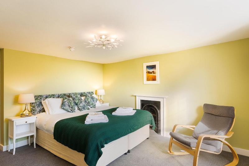 Lyme 1 Hotel image