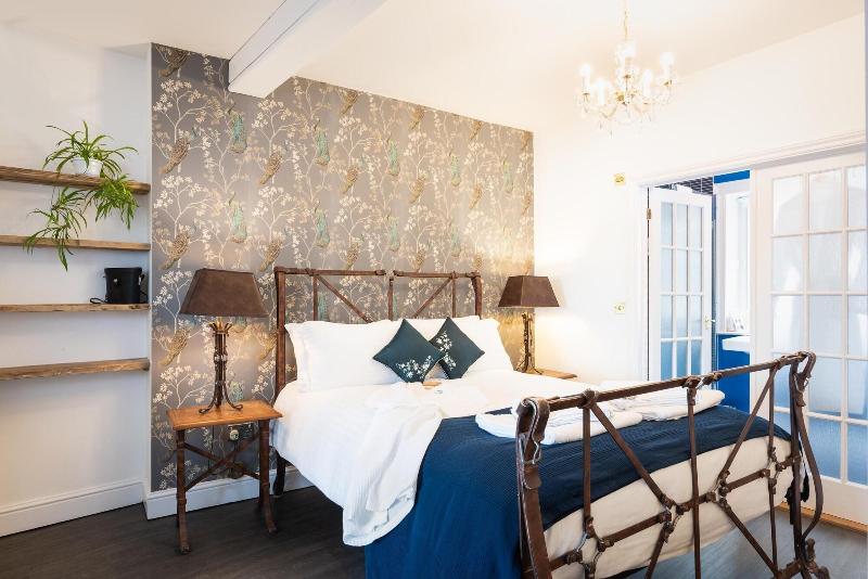 Lyme 1 Hotel image