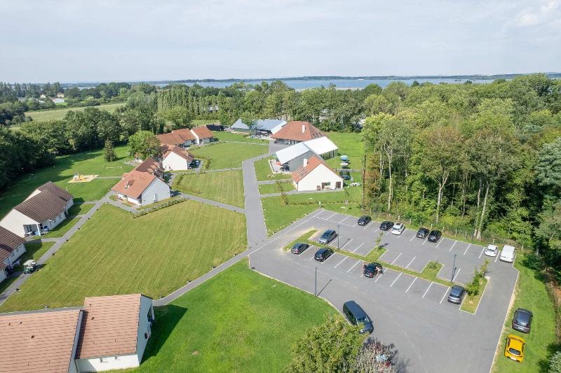 Hotel-Club Lac d'Orient image