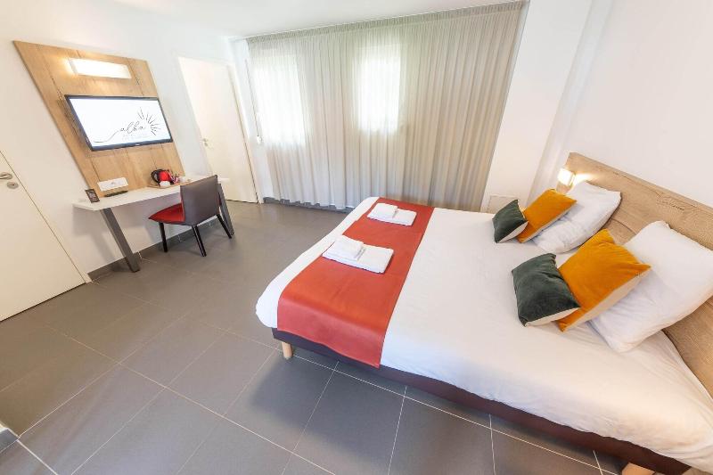 Hotel-Club Lac d'Orient image