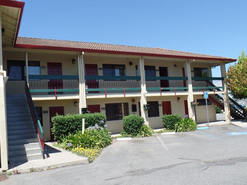 Coastal Valley Inn image