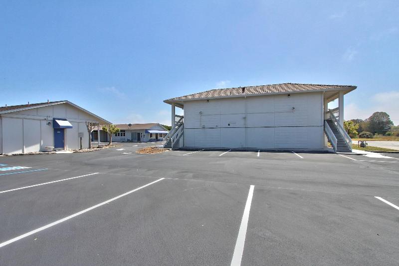 Coastal Valley Inn image