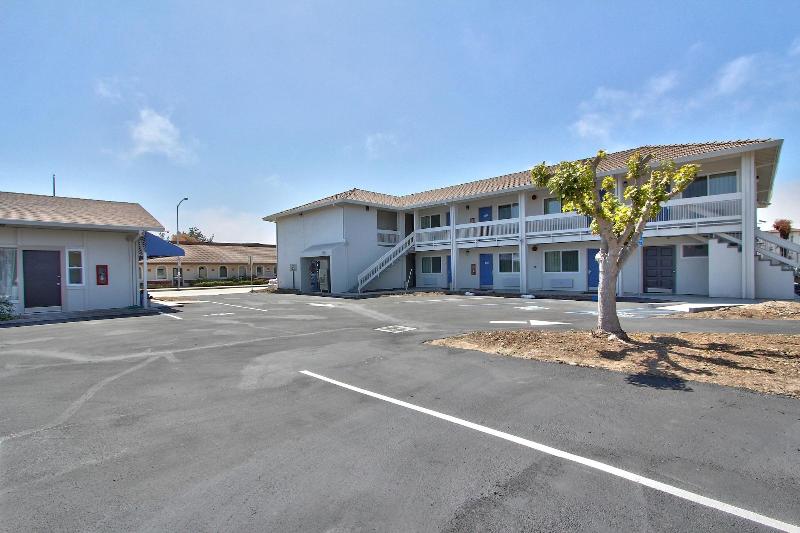 Coastal Valley Inn image