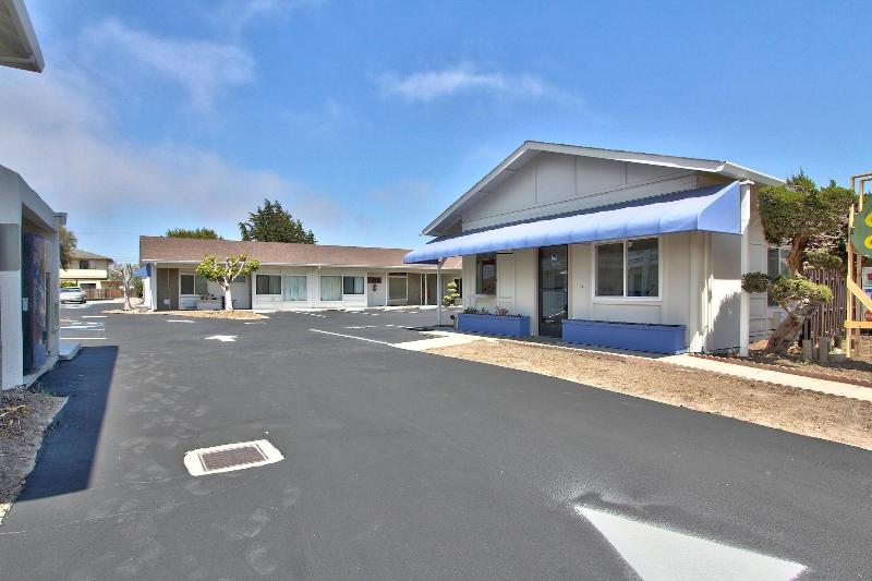 Coastal Valley Inn image
