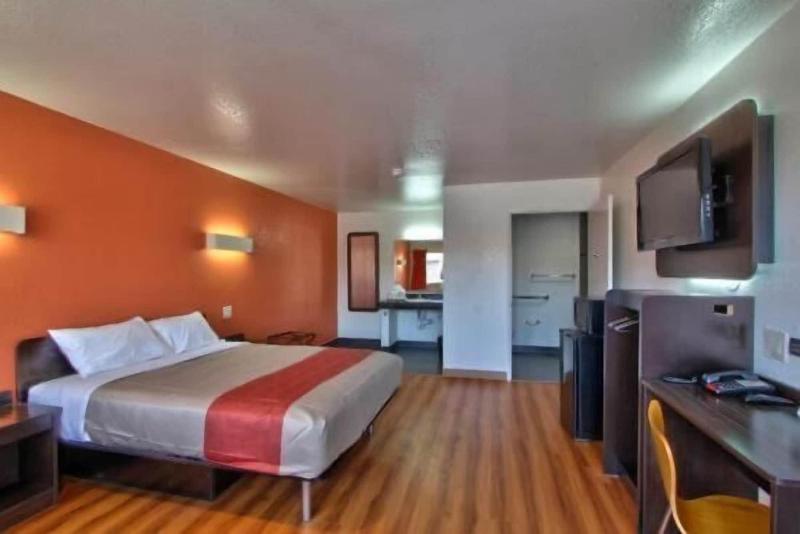 Coastal Valley Inn image