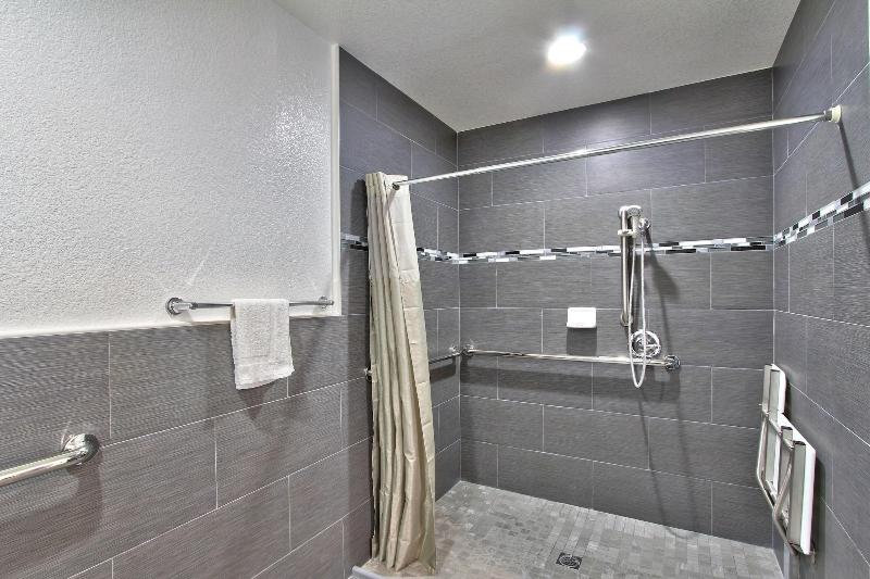 Coastal Valley Inn image