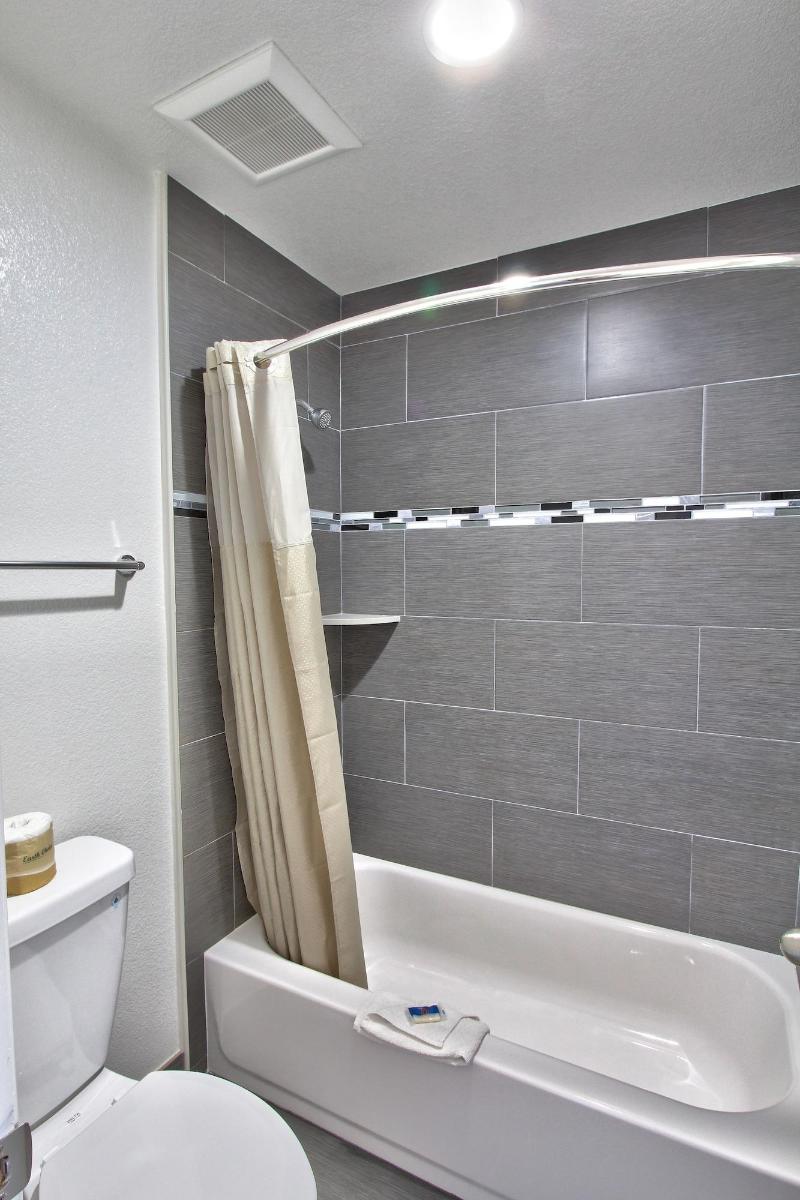 Coastal Valley Inn image