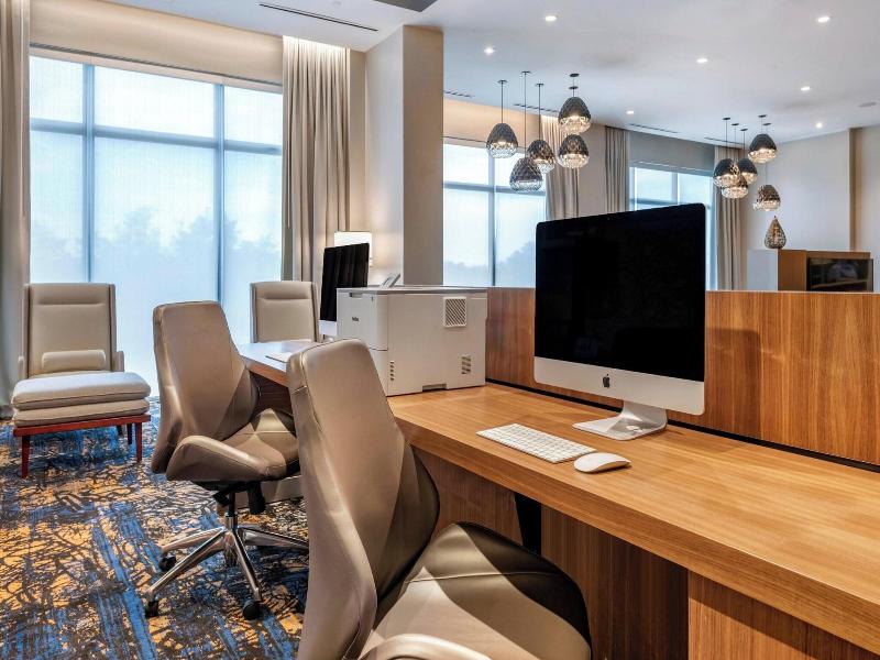 Courtyard by Marriott Fort Lauderdale Downtown image