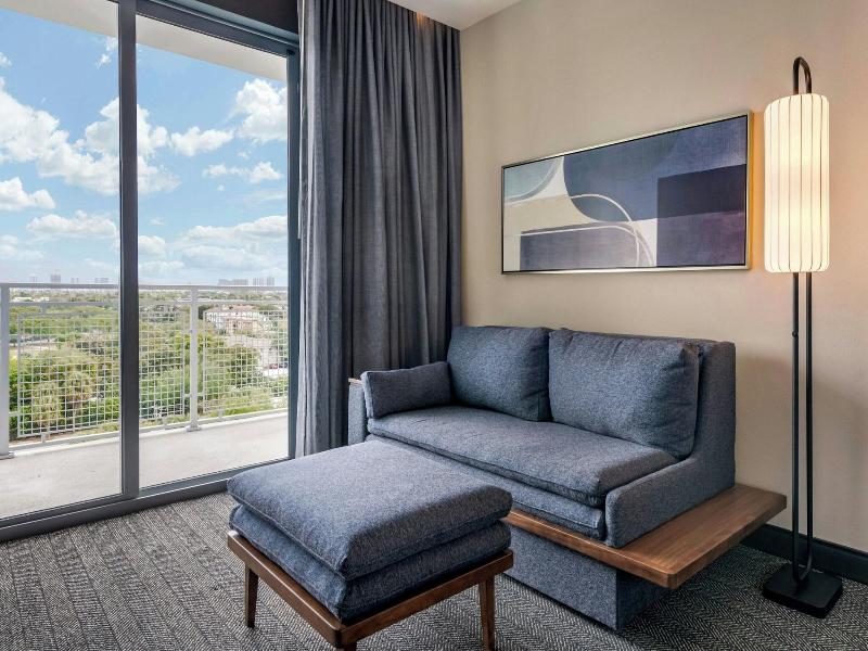 Courtyard by Marriott Fort Lauderdale Downtown image