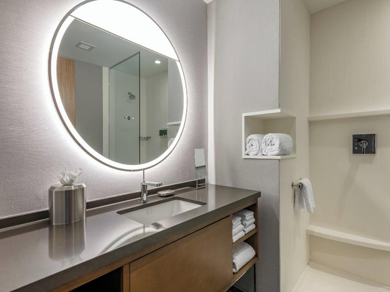 Courtyard by Marriott Fort Lauderdale Downtown image