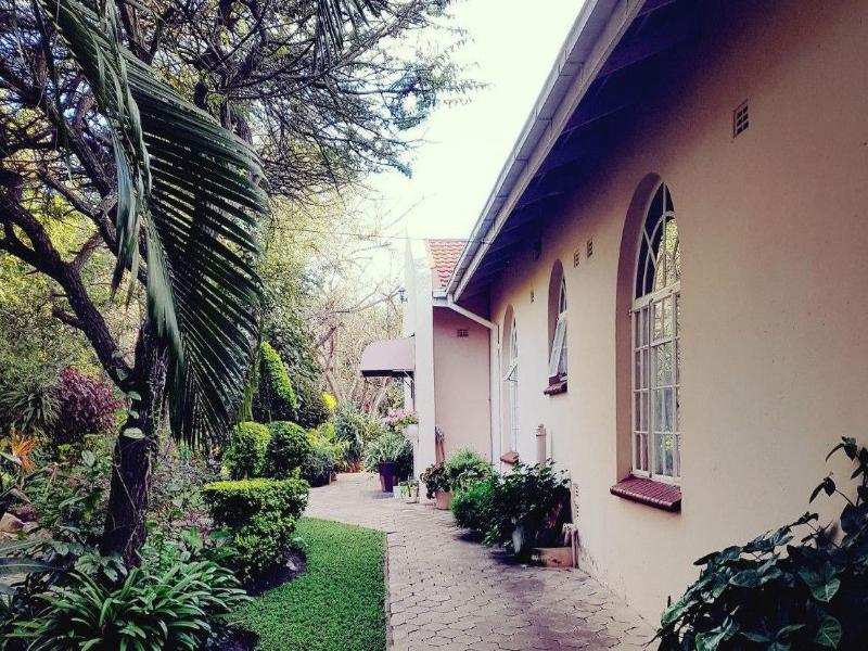 Lynn's Guest House image
