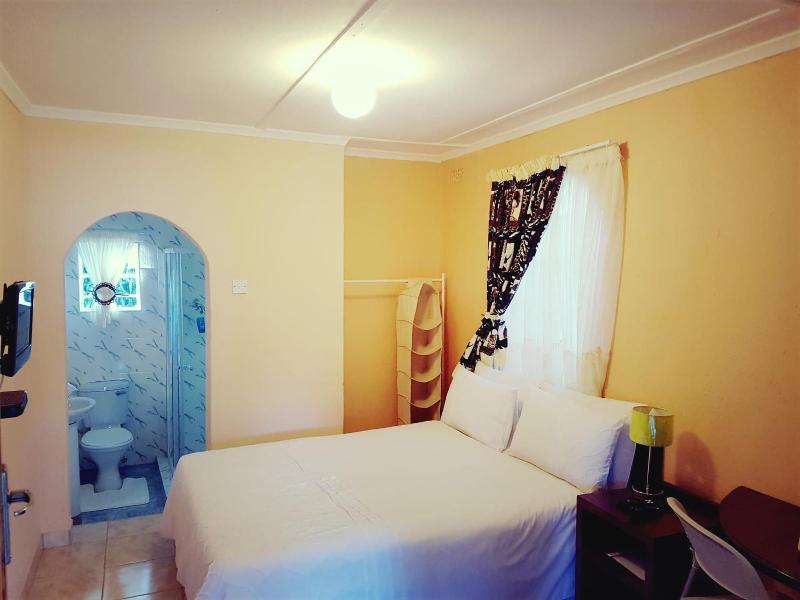 Lynn's Guest House image