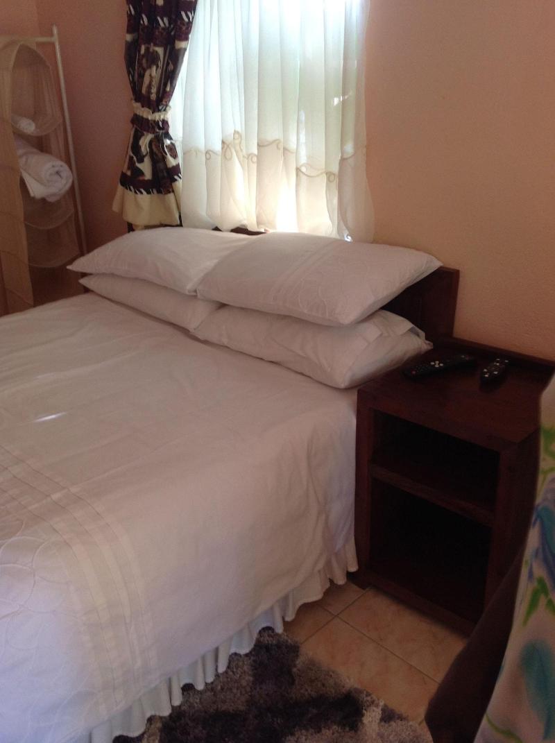 Lynn's Guest House image