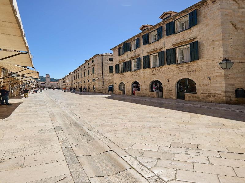 Bota Palace image