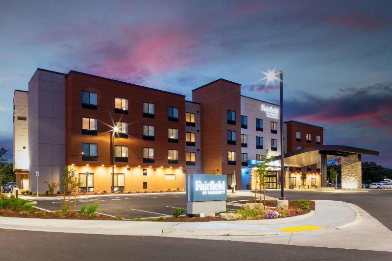 Fairfield Inn & Suites by Marriott Medford image