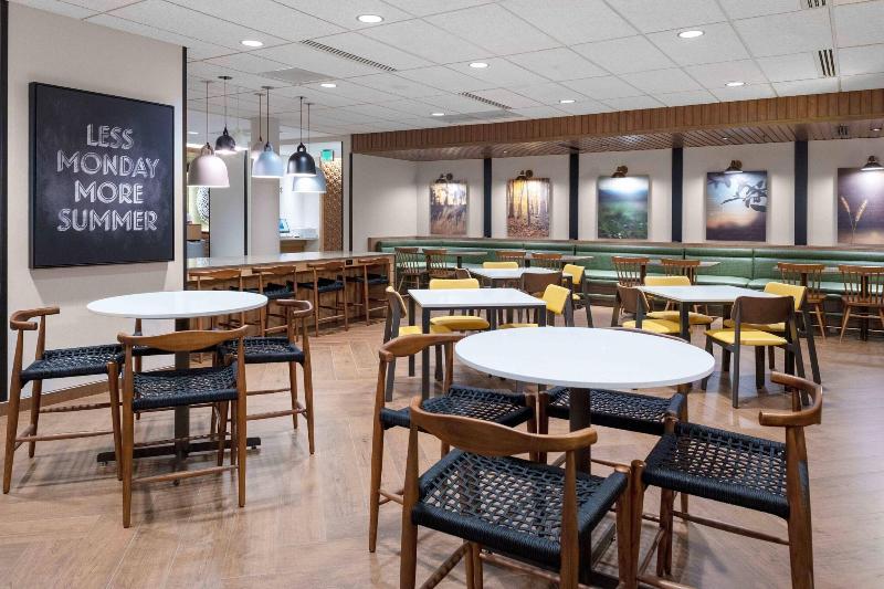 Fairfield Inn & Suites by Marriott Medford image
