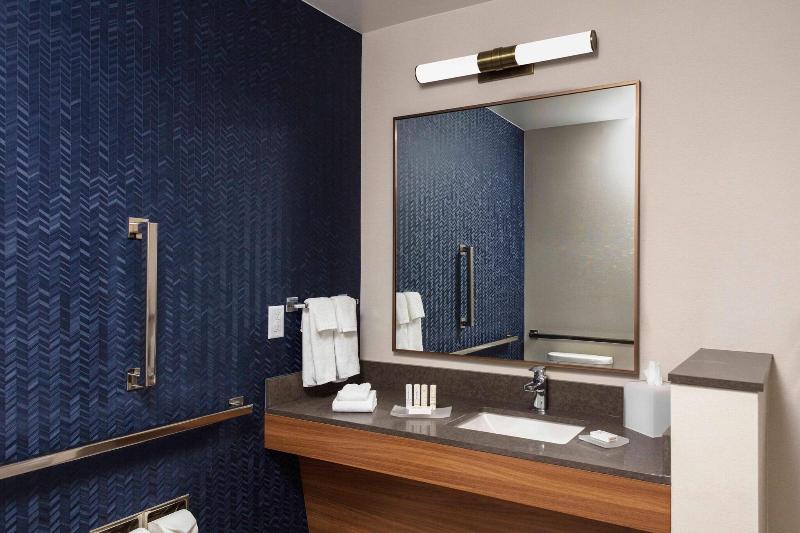 Fairfield Inn & Suites by Marriott Medford image