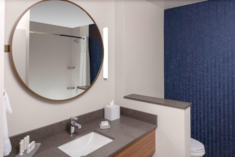 Fairfield Inn & Suites by Marriott Medford image