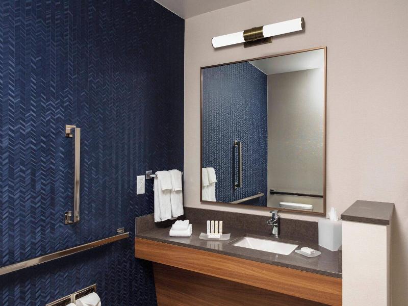 Fairfield Inn & Suites by Marriott Medford image
