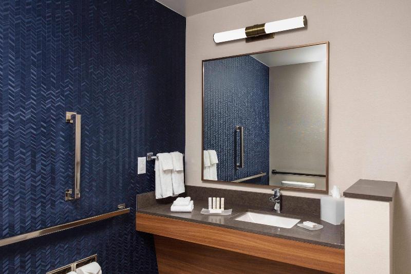 Fairfield Inn & Suites by Marriott Medford image