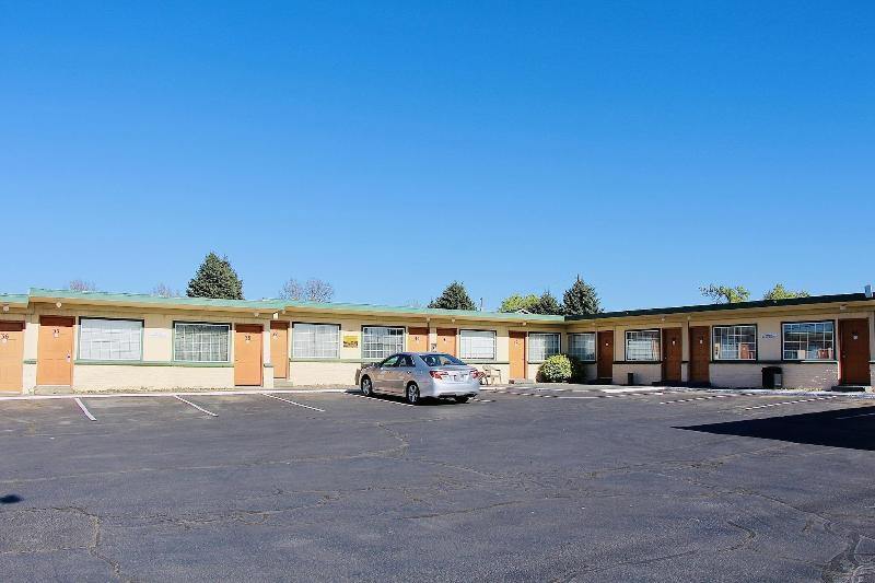 Sage N Sand Motel image