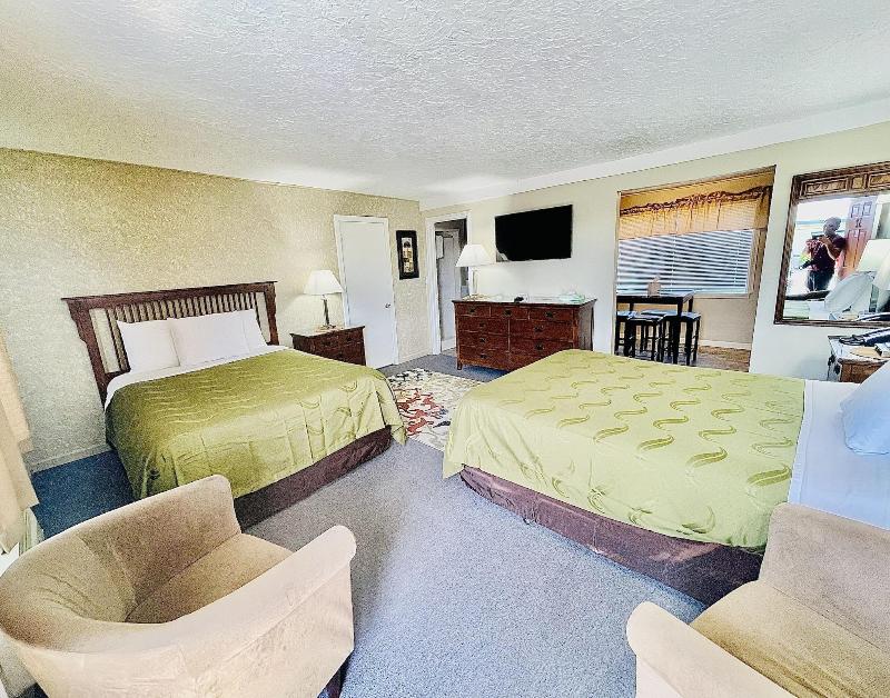 Sage N Sand Motel image