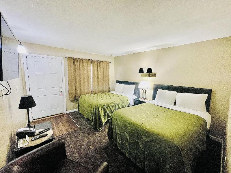 Sage N Sand Motel image