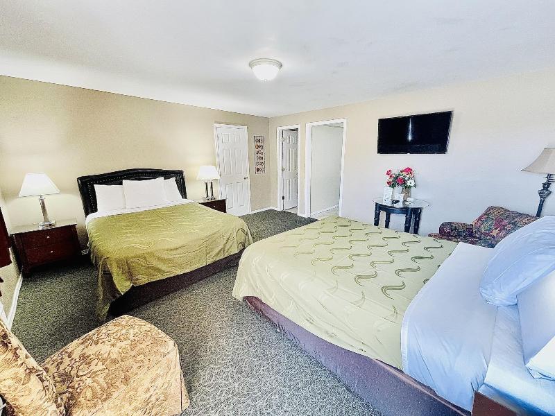 Sage N Sand Motel image
