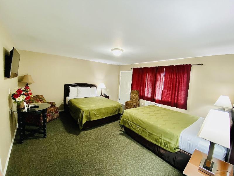 Sage N Sand Motel image