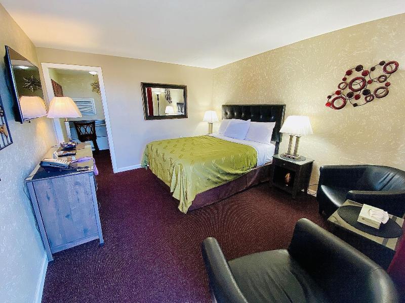 Sage N Sand Motel image