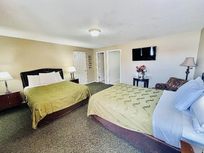 Sage N Sand Motel image