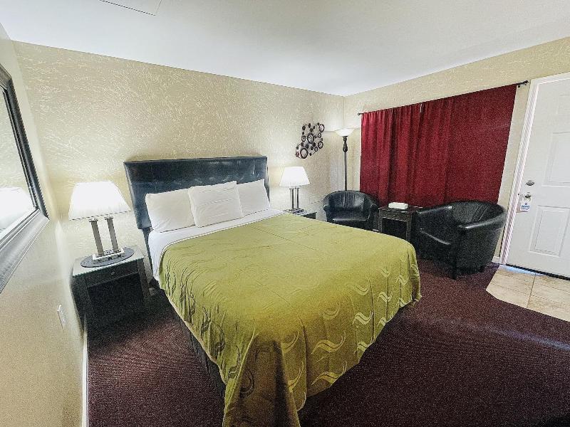 Sage N Sand Motel image