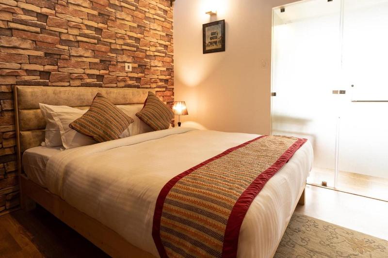 Fresco Retreat image