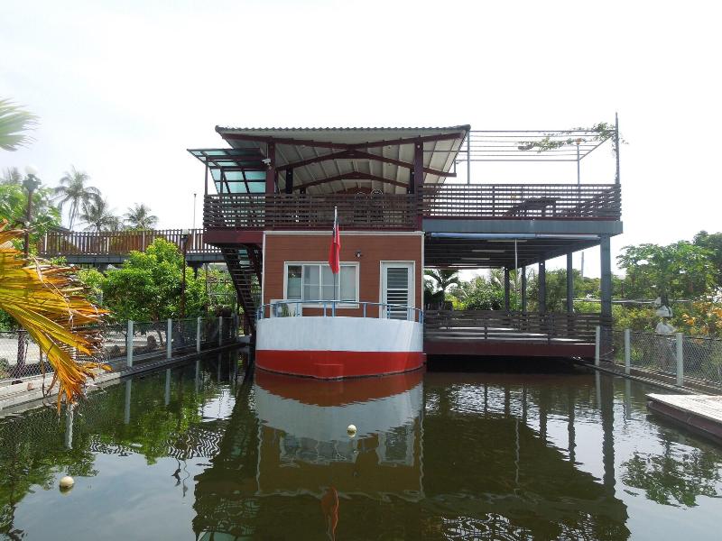 Dulan Red House image