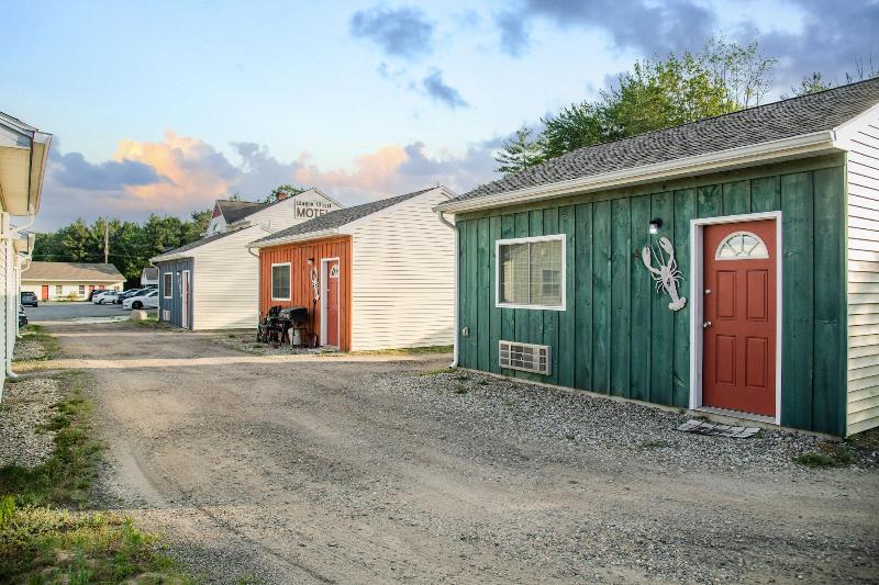Wagon Wheel Motel image