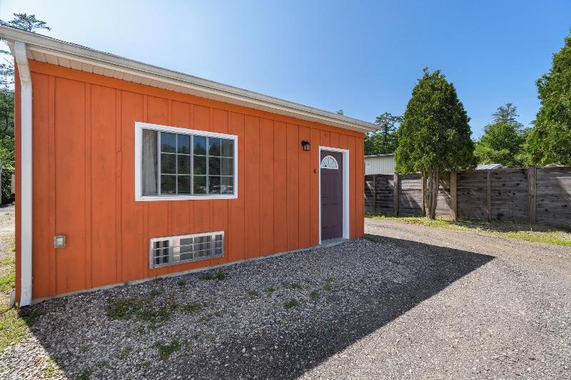Wagon Wheel Motel image