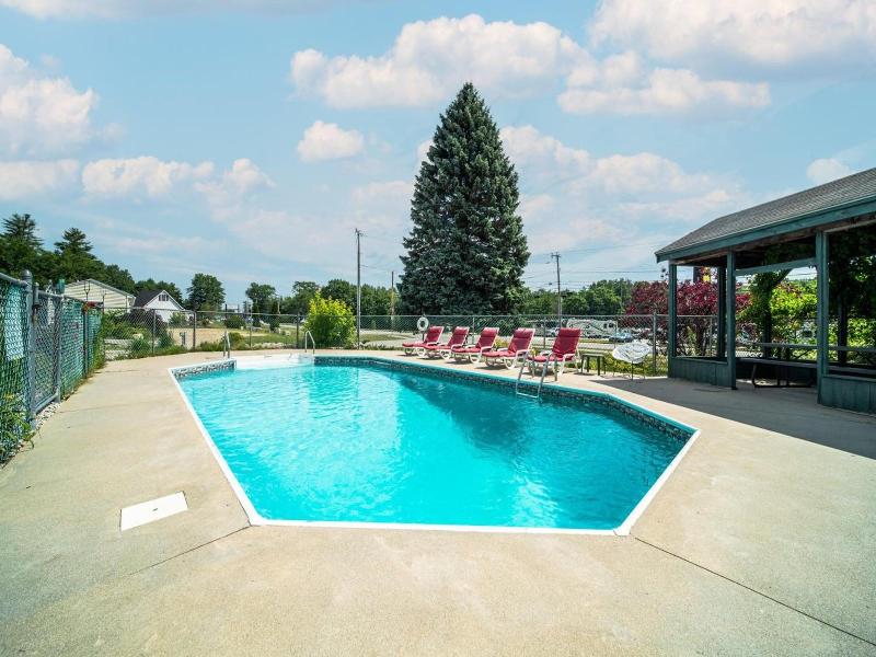 Wagon Wheel Motel image
