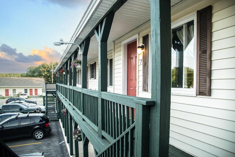 Wagon Wheel Motel image