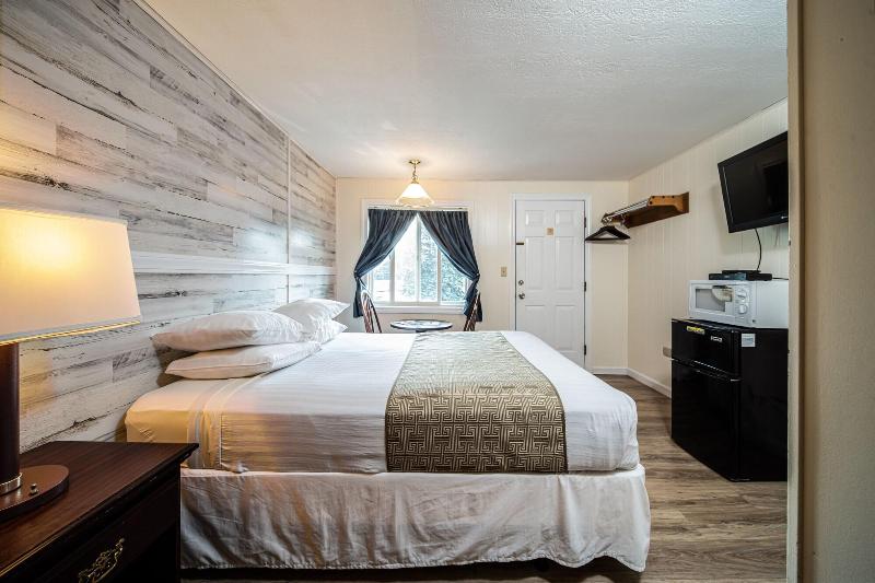 Wagon Wheel Motel image