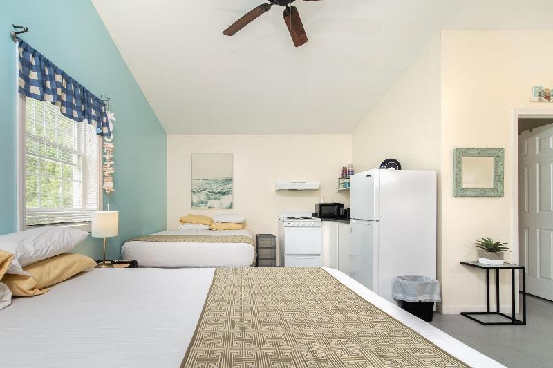 Wagon Wheel Motel image