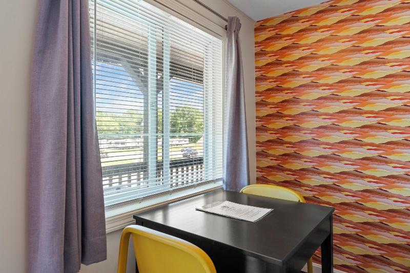 Wagon Wheel Motel image