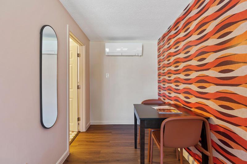 Wagon Wheel Motel image