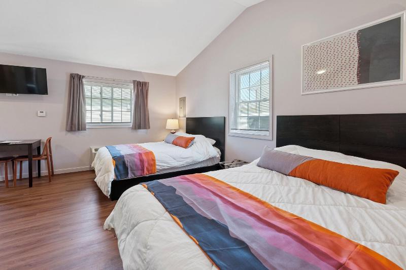 Wagon Wheel Motel image
