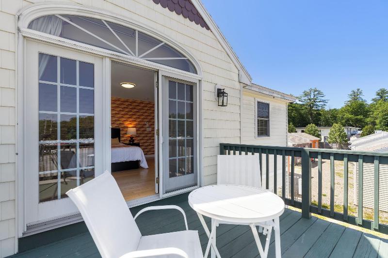 Wagon Wheel Motel image