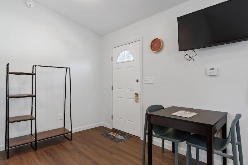 Wagon Wheel Motel image