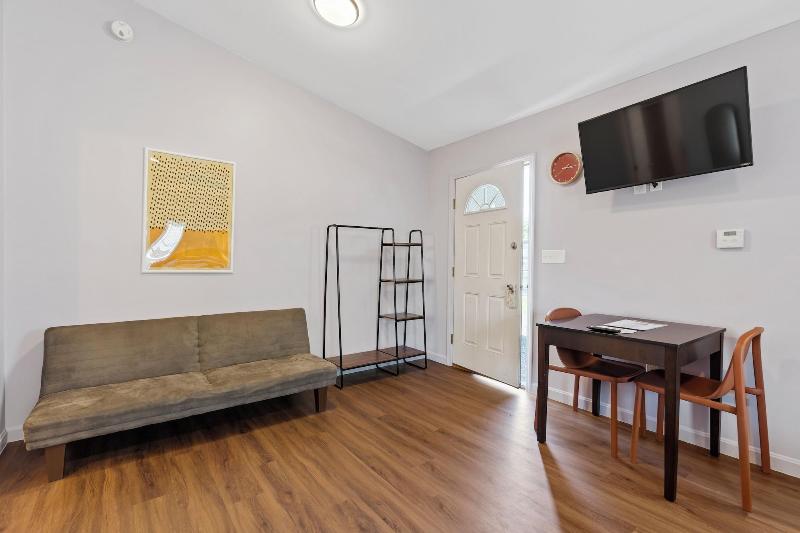 Wagon Wheel Motel image
