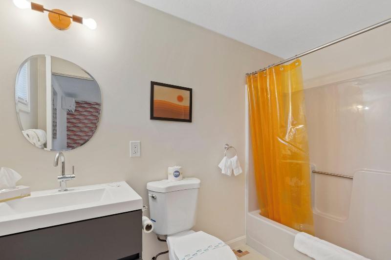 Wagon Wheel Motel image