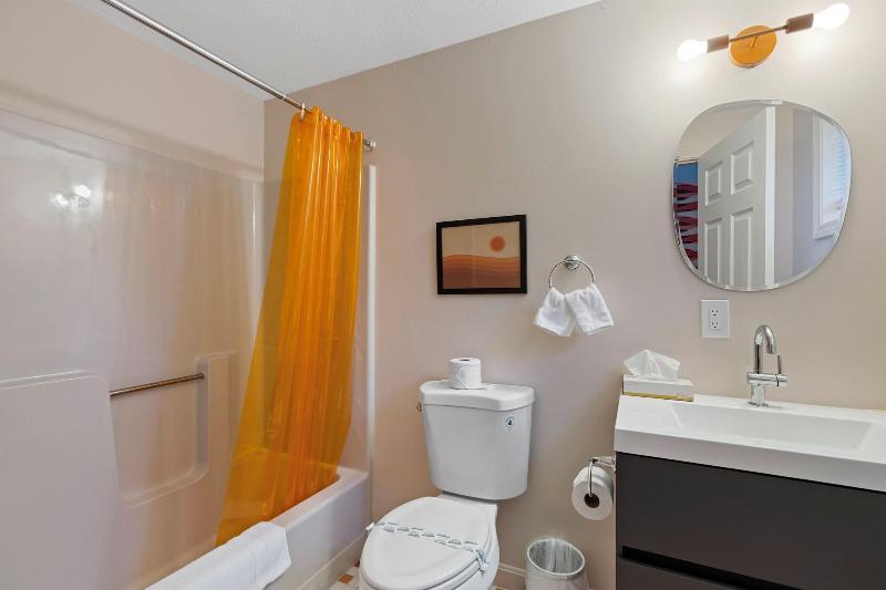 Wagon Wheel Motel image