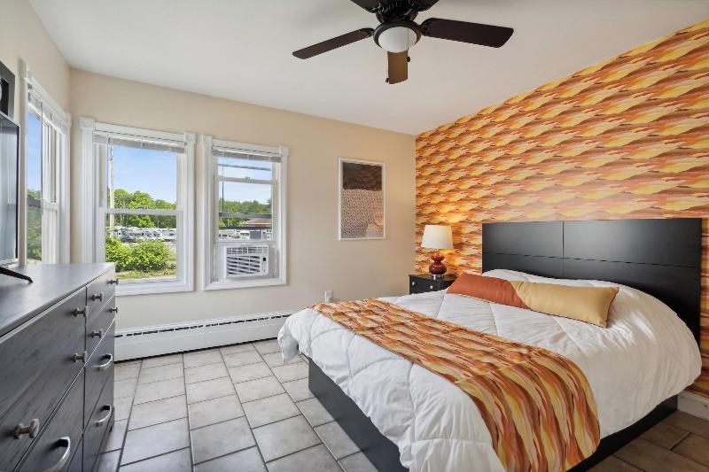 Wagon Wheel Motel image