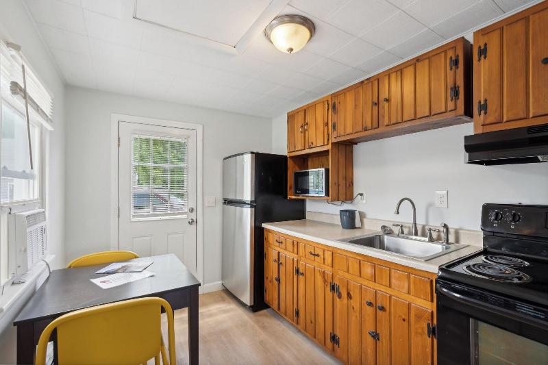 Wagon Wheel Motel image